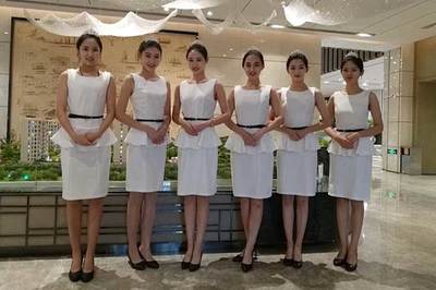 礼仪与服务礼仪的结合 定义新时代的模特标准